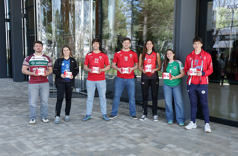 COFARES dona un botiquín de primeros auxilios a los deportistas de FUNDAL 1 6 2